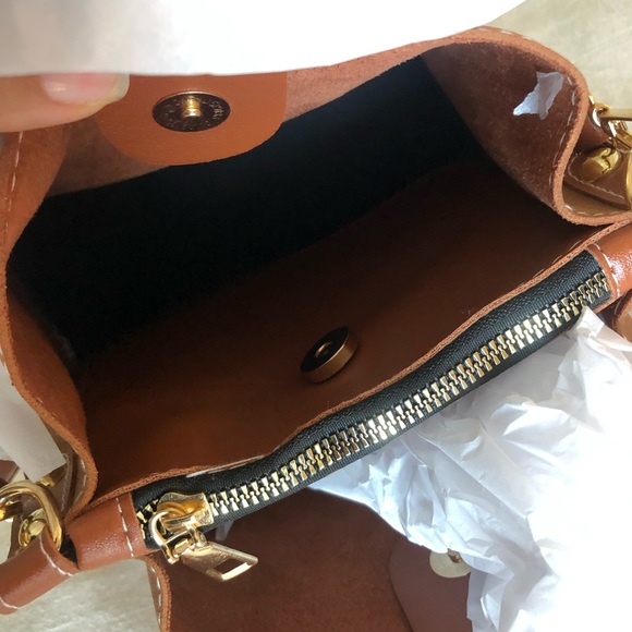 RESTOCKED - TAN STITCH DETAIL BUCKET BAG (1 LEFT) - Picture 6 of 6